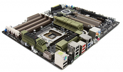 Материнская плата ASUS SABERTOOTH X58 – фото