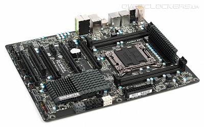 Материнская плата GIGABYTE GA-X79-UD3 – фото